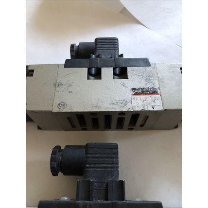 Lot 2 SMC VP7-8-FHG-D PNEUMATIC DOUBLE SOLENOID VALVE VP7-8-FHG-D 24V DC,DG