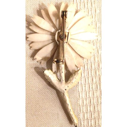 Vintage Easter Bunnies & Daisy Spring Flower Pin Lot of 2 Jacket Coat Pins