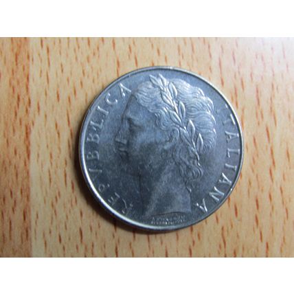 Italy 1982 100 Lire Coin