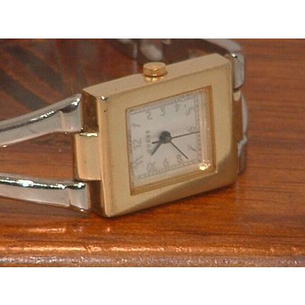 Pre-Owned Women’s Guess Bracelet Analog Fashion Watch