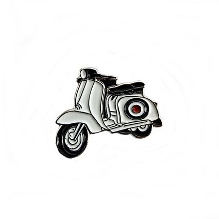 Mod Scooter Enamelled Pin Badge Brooch Metal in velvet bag 2.5 cm x 2 cm BA67