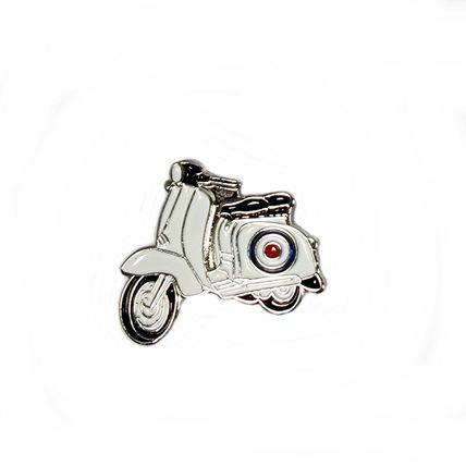Mod Scooter Enamelled Pin Badge Brooch Metal in velvet bag 2.5 cm x 2 cm BA67