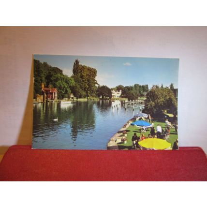 THE RIVER THAMES AND WEIR, MARLOW, BUCKINGHAMSHIRE used postcard 1978 pm =