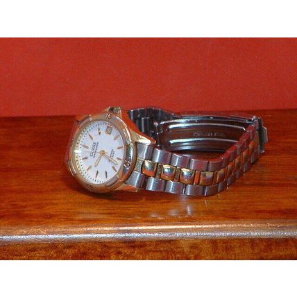 Pre-Owned Women’s Guess Waterpro Date Sport Analog Watch