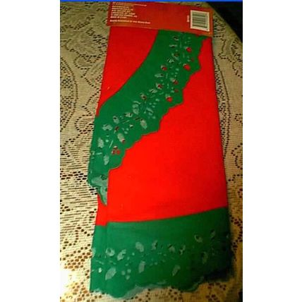 NEW CHRISTMAS TREE 48" HOLIDAY PLACE GREEN HOLLY & RED FELT TREE SKIRT