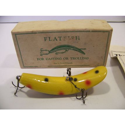 THE FLATFISH VINTAGE CASTING OR TROLLING FISHING LURE 1941 NIB