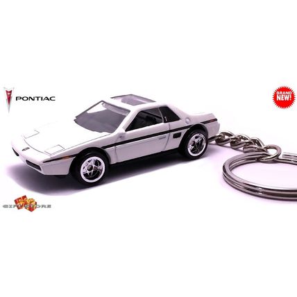 VERY RARE KEYCHAIN 84/88 WHITE PONTIAC FIERO 2M4 CUSTOM