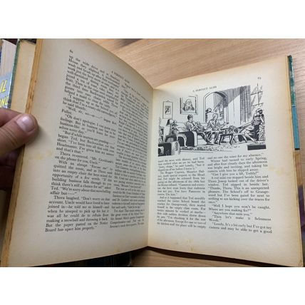 1973 "SUPREME BOOK FOR BOYS" ILLUSTRATED ANNUAL HARDBACK BOOK (P4)