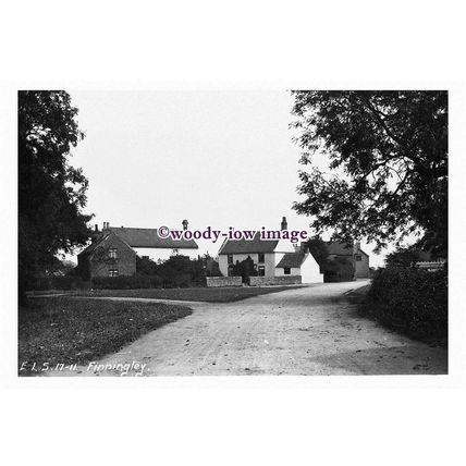 pu1975 - Notts - Farm Houses & Lane in the Village of Finningley -print 6x4