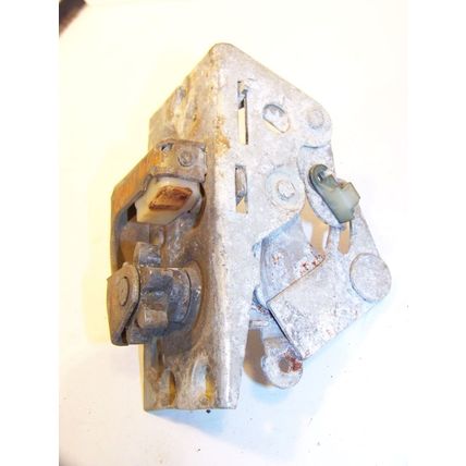 1968 DODGE CORONET STATION WAGON LR DOOR STRIKER OEM 4 DOOR