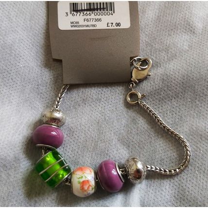 Madison & Co Bracelet Beaded Stretch Stunning beads charms jewellery metal chain