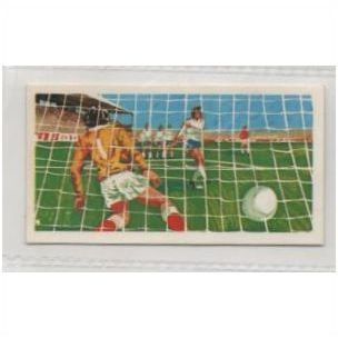 1976 Brooke Bond Tea card Play Better Soccer card no.39 Penalty Kick