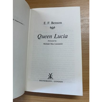 1970 E F BENSON "QUEEN LUCIA" FICTION VINTAGE HARDBACK BOOK (P3)