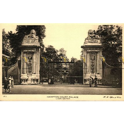 Hampton Court Palace, Lion Gates, Surrey, HM Office Of Works Postcard