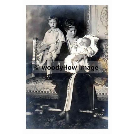rp17656 - Grand Duchess Charlotte of Luxembourg & her Children - print 6x4