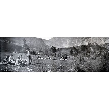 ROYAL LUNCH ON THE GRASS, IN A VALLEY, NEAR CAPORETTO 1915 FRANCE WORLD WAR I