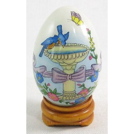 Pre-Owned Collectible Egg with Stand, Birds, Bird Bath, Butterflies & Flowers