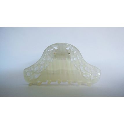 Pearly white iridescent cut out filiglree hair claw clip