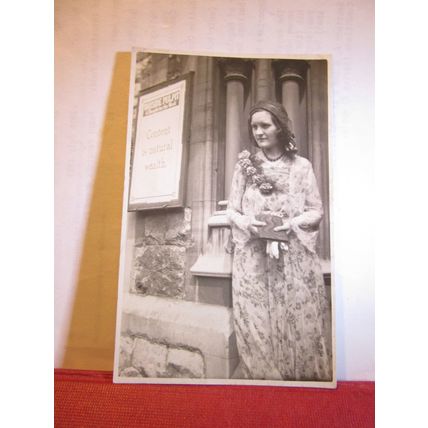 YOUNG LADY BY WAYSIDE PULPIT BOARD CHURCH unused antique RELIGIOUS postcard RP =