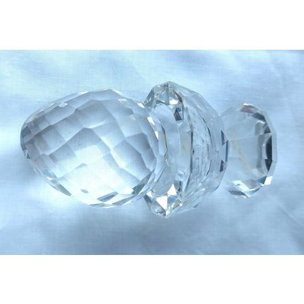 NEW HANDMADE SPARKLING CRYSTAL GLASS DETAILED MINATURE OF AN EGG & EGG HOLDER