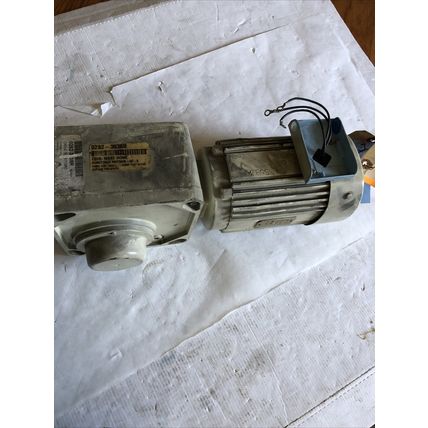 SUMITOMO RNYM05-32-5 Hyponic Drive GEAR REDUCER,50:1-RATIO,155821 410RPM,50Hz,AM