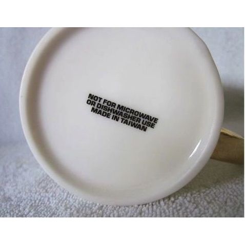 Starbucks Christmas Blend Ceramic Coffee Mug With Gold Colored Handle 0001