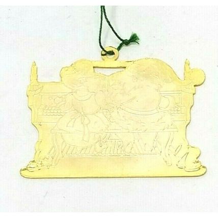 Santa & Mrs. Claus Playing Piano Gold-Tone Flat Metal 2.5in Ornament (B70)