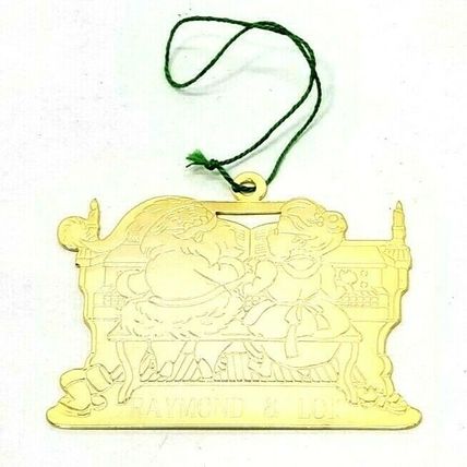 Santa & Mrs. Claus Playing Piano Gold-Tone Flat Metal 2.5in Ornament (B70)