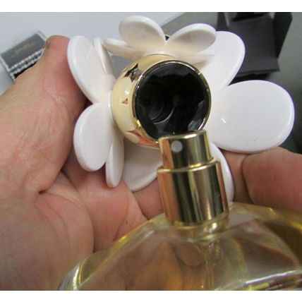 Daisy Perfume by Marc Jacobs Eau De Toilette Spray for Women 3.4 NEW IN BOX