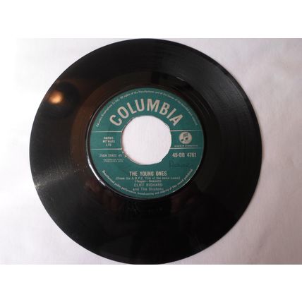 7" 1962. CLIFF RICHARD. THE YOUNG ONES. DB 4761. WE SAY YEAH. COLUMBIA,EXCELLENT