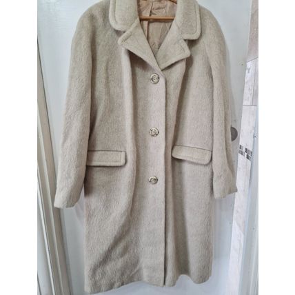 VINTAGE LADIES CREAM COAT