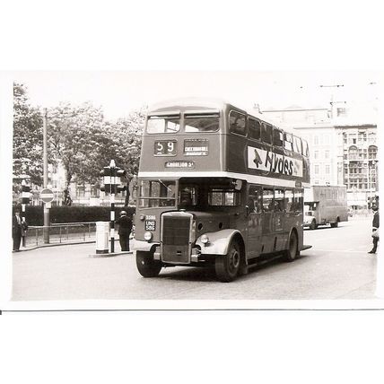 Black & White Photograph of Manchester Corporation Transport - UNB 586