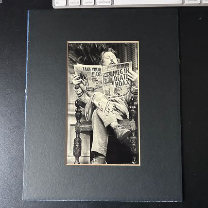 WILLIE RUSHTON SIGNED PHOTO holding The Sun meg Richardson Crossroads