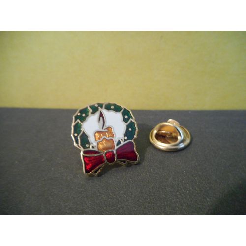 Christmas Wreath Lapel Pin