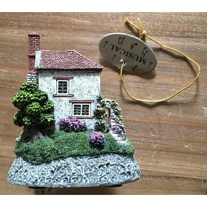 LEONARDO Home Sweet Home Musical Cottage - Boxed LP8757