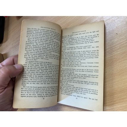 1960 GRAHAM GREENE "BRIGHTON ROCK" FICTION PENGUIN PAPERBACK BOOK (P2)