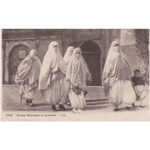 Femmes Mauresques En Promenade Ethnic Postcard (ETH1124)