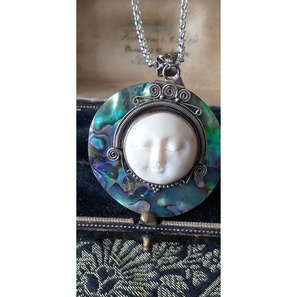 Vintage 1970-s 925 Silver Large Abalone Face Pendant on 18 in Modern Chain.