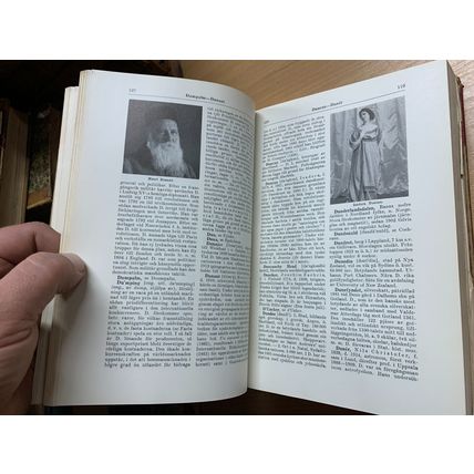 RARE* 1940 "BONNIERS KONVERSATIONS LEXICON" THICK VINTAGE HARDBACK BOOK (P7)