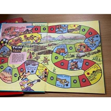 1973 WALT DISNEY "SUNNY DAYS STORY BOOK" LARGE UK ANNUAL HARDBACK BOOK (P3)