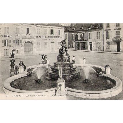 65 - Tarbes - la place Marcadieu - la fontaine
