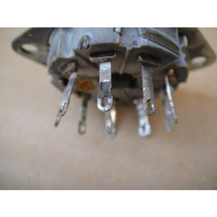 Clix B9G Chassis Mount Hard Plastic Valve / Tube Socket - Silver Plated Contacts