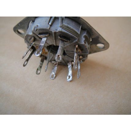 Clix B9G Chassis Mount Hard Plastic Valve / Tube Socket - Silver Plated Contacts