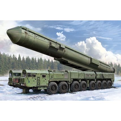 HobbyBoss 82952 15U175 TEL of RS-12M1 Topol-M ICBM Complex 1:72 Scale Model Kit