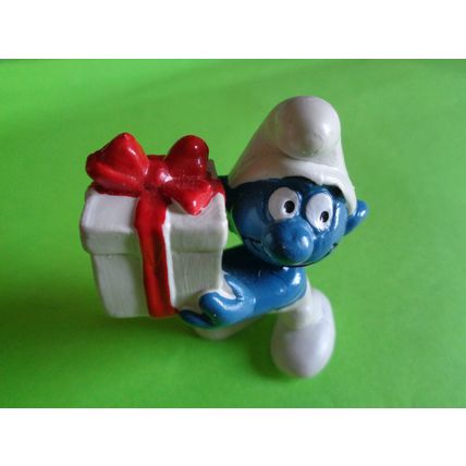 Smurf with white gift with red bow