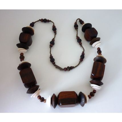 Necklace Wooden and Seashell Brown, Shells 30"