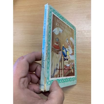 VINTAGE MRS CRADOCK "JOSEPHINE KEEPS HOUSE" APPLETON ART FICTION HB BOOK (P3)