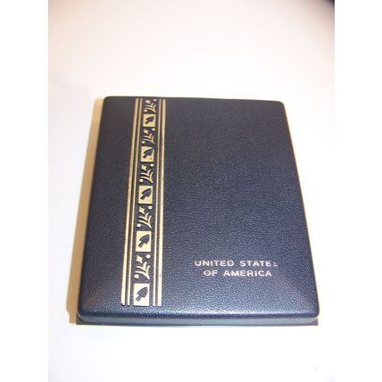 US ARMY MILITARY ACHIEVEMENT MEDAL RIBBON & LAPEL PIN IN PRESENTATION CASE