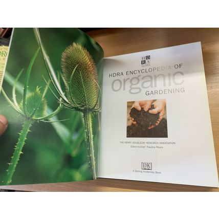 2001 "HDRA ENCYCLOPEDIA OF ORGANIC GARDENING" 2.2kg LARGE HARDBACK BOOK (EV3)