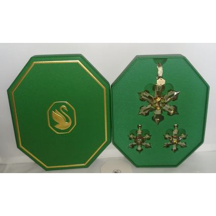 SWAROVSKI, ANNUAL EDITION 2022 CHRISTMAS ORNAMENT SET,GOLD, Absolutely Stunning.